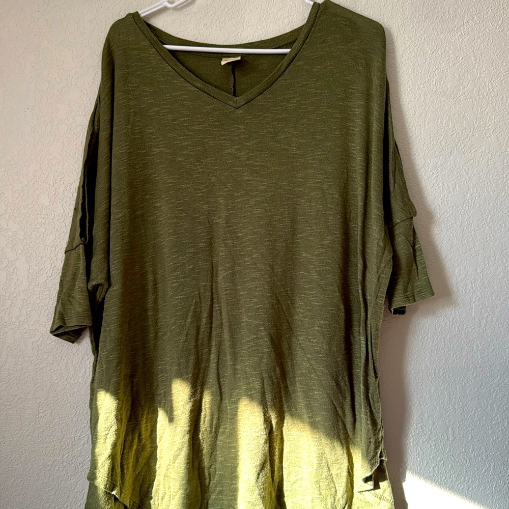 Women’s slit arm top